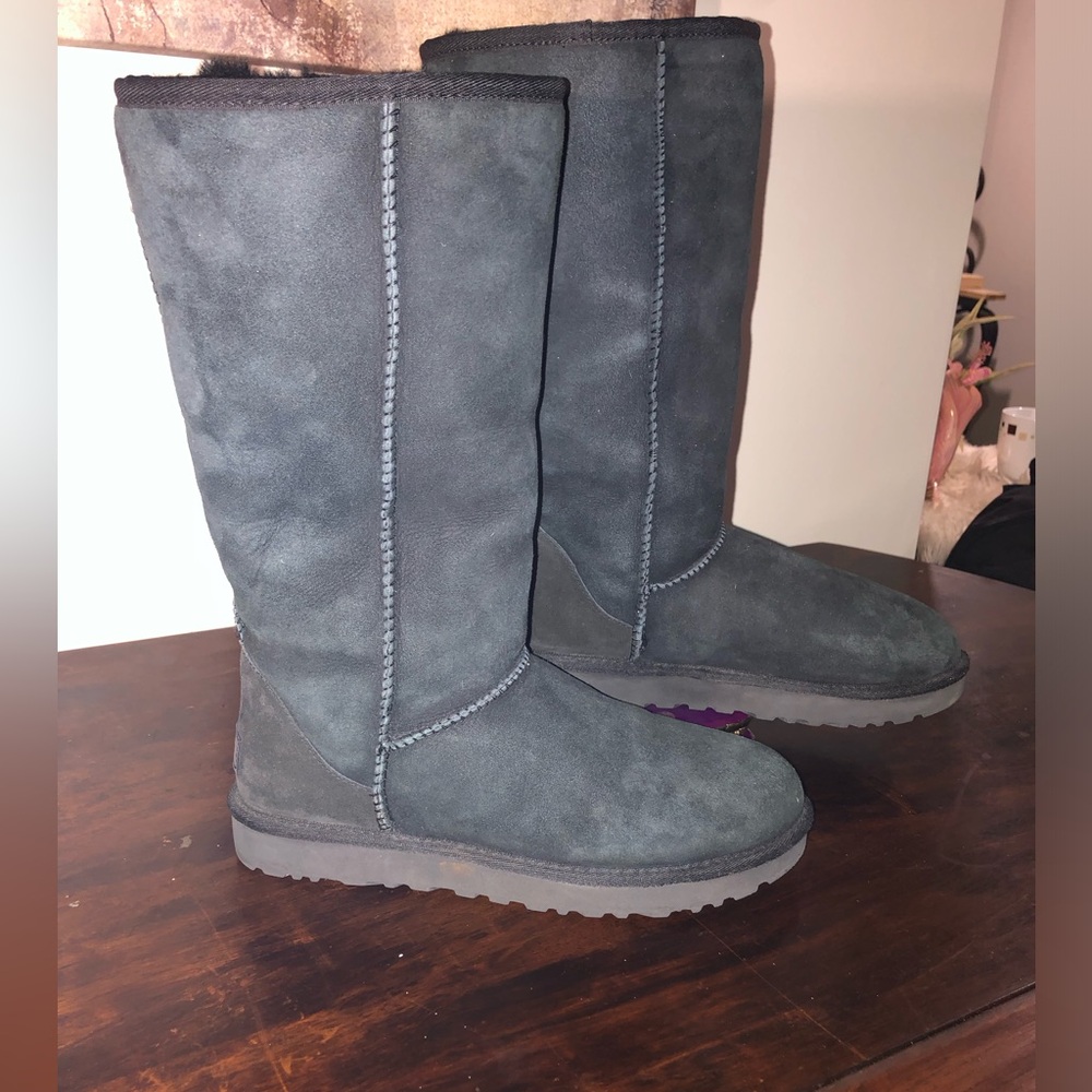 UGG Tall Boots Women’s 9 NEW CONDITION Black